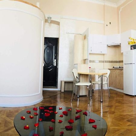 Apartment In The City Center Ivano-Frankivsk Extérieur photo